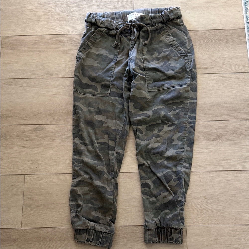 Cloth & Stone Camouflage Joggers